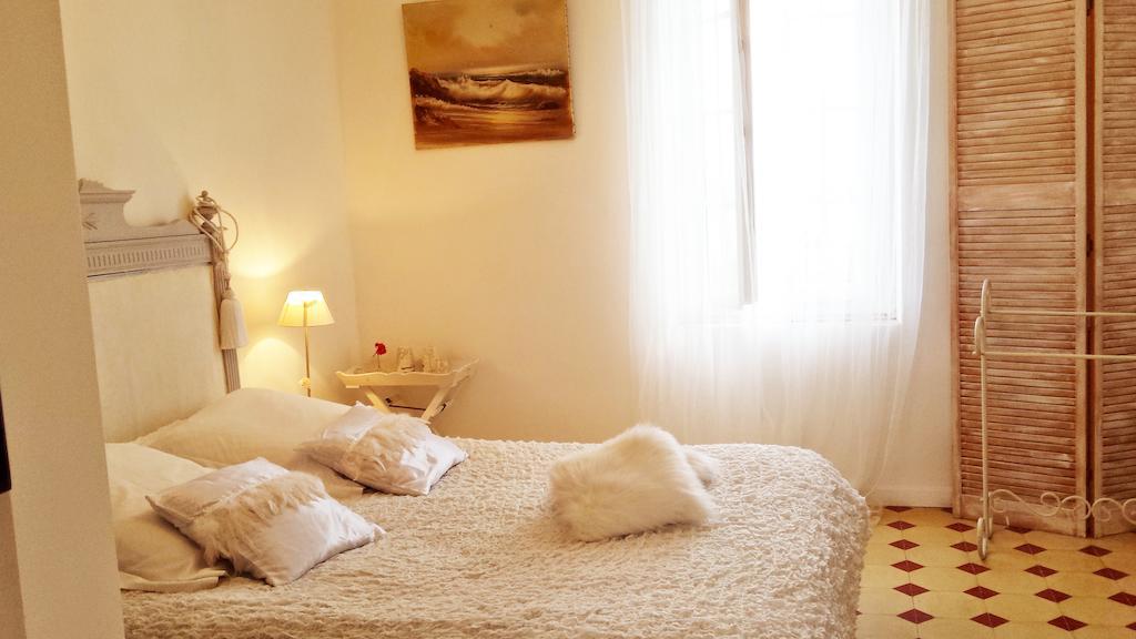 Aux Roses De L'Etang Hotel Capestang Kültér fotó
