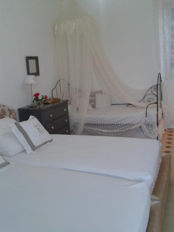 Aux Roses De L'Etang Hotel Capestang Kültér fotó