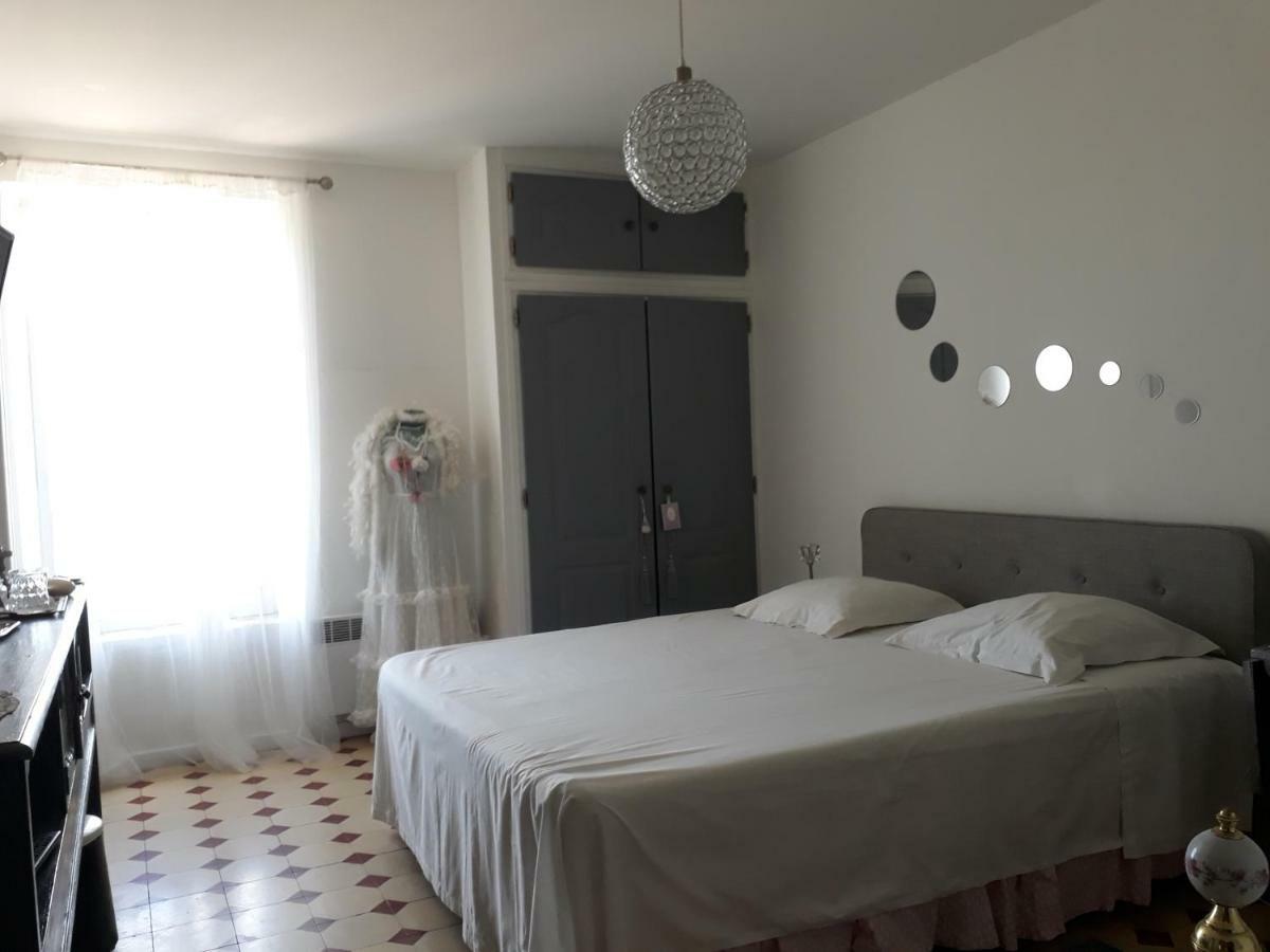 Aux Roses De L'Etang Hotel Capestang Kültér fotó