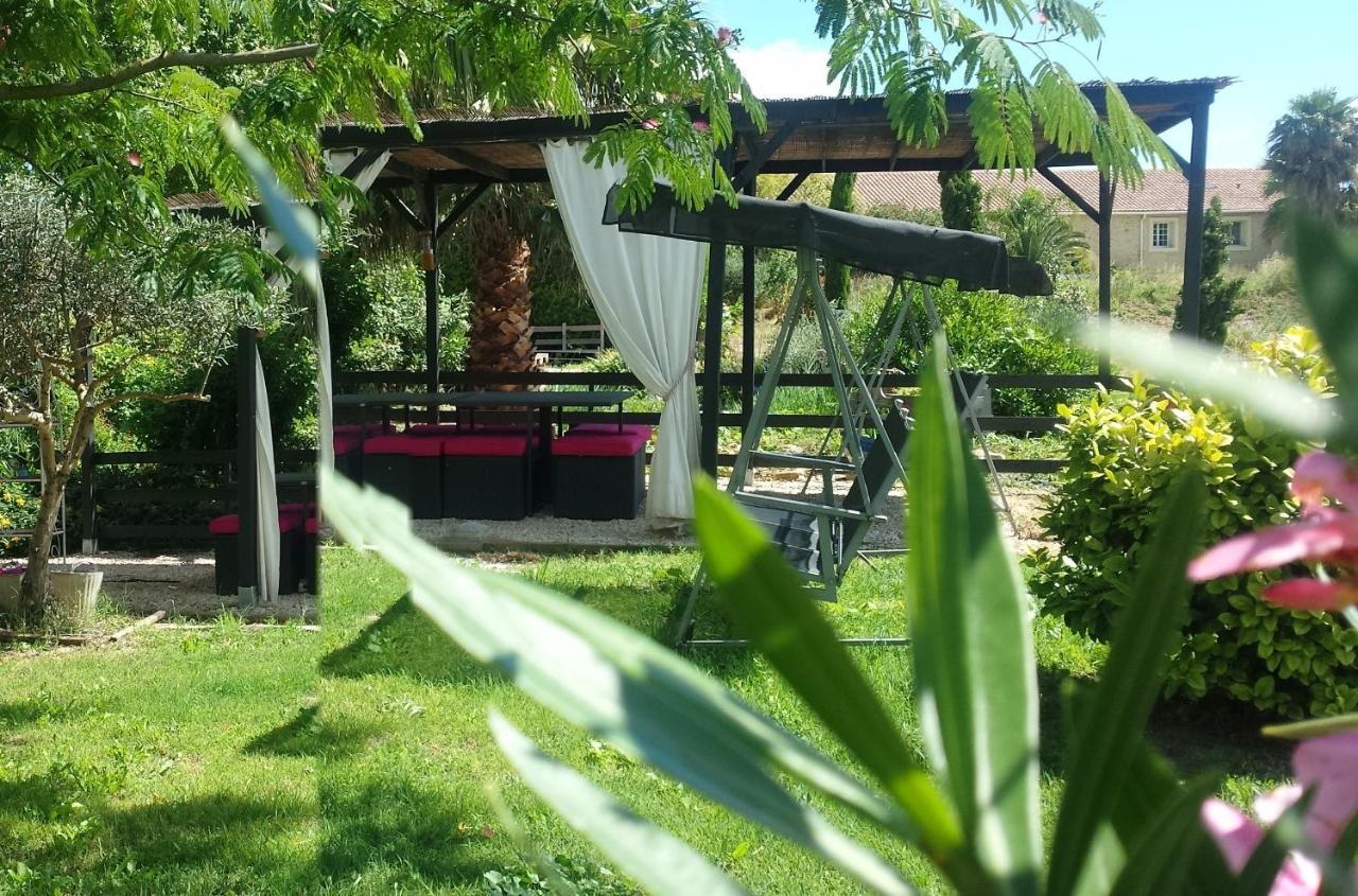 Aux Roses De L'Etang Hotel Capestang Kültér fotó