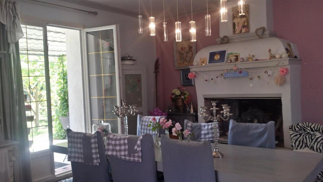 Aux Roses De L'Etang Hotel Capestang Kültér fotó